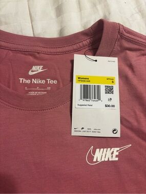 Nike cropped tee NWT